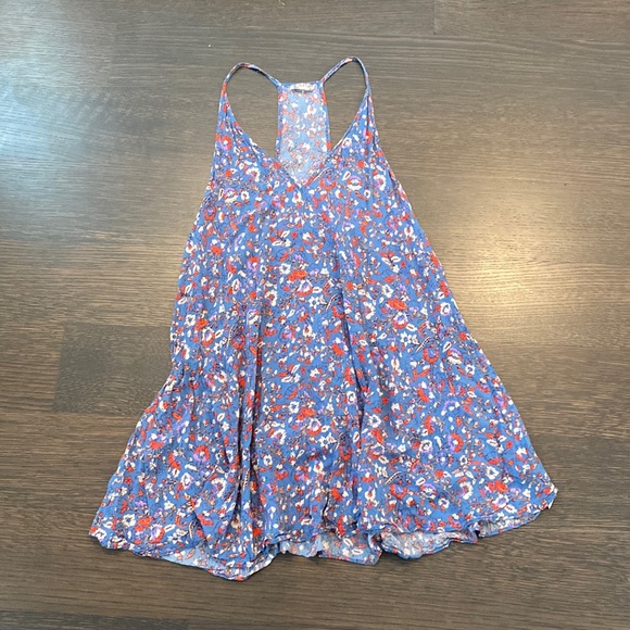 Free People Dresses & Skirts - FREE PEOPLE LOOSE MINI DRESS WITH FLORAL DESIGN BLUE AND RED SIZE XS